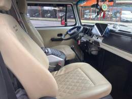 VOLKSWAGEN - KOMBI - 2012/2013 - Branca - R$ 145.900,00