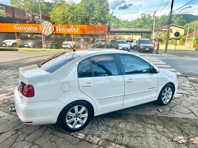 VOLKSWAGEN - POLO SEDAN - 2012/2013 - Preta - R$ 46.900,00