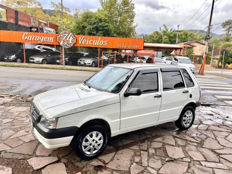 FIAT - UNO - 2011/2012 - Branca - R$ 25.900,00