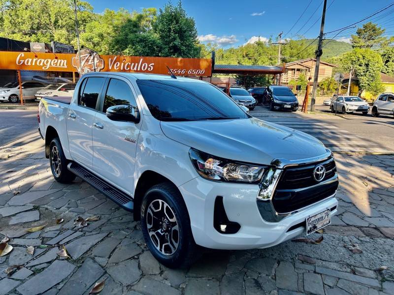 TOYOTA - HILUX - 2022/2022 - Branca - R$ 255.900,00