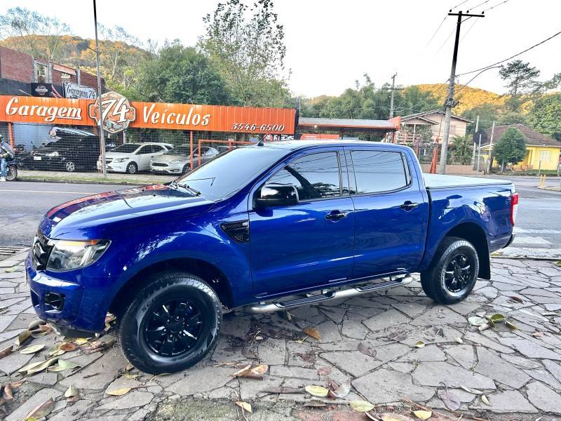 FORD - RANGER - 2013/2014 - Azul - R$ 86.900,00