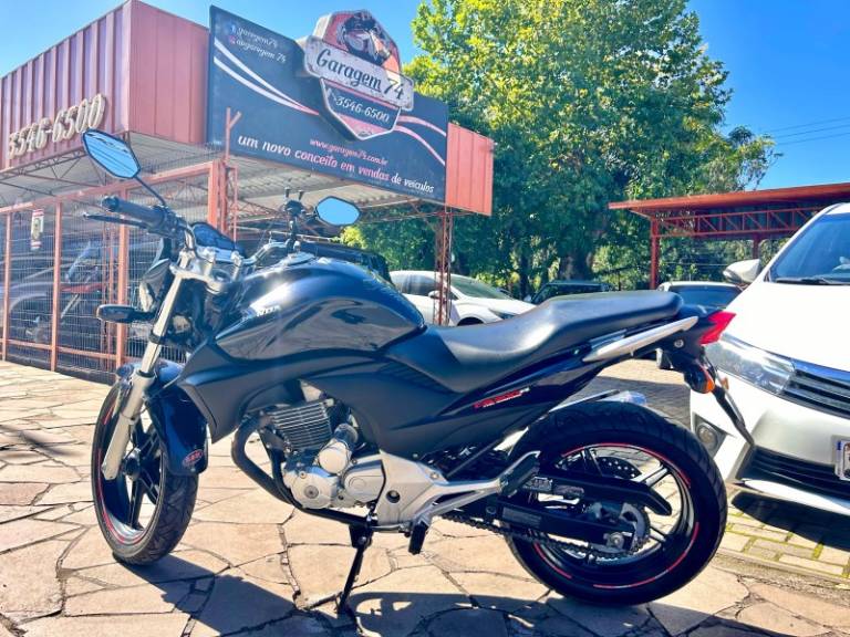 HONDA - CB 300R - 2012/2012 - Azul - R$ 12.500,00