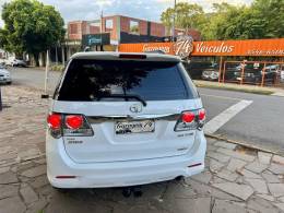 TOYOTA - HILUX SW4 - 2012/2013 - Branca - R$ 145.900,00