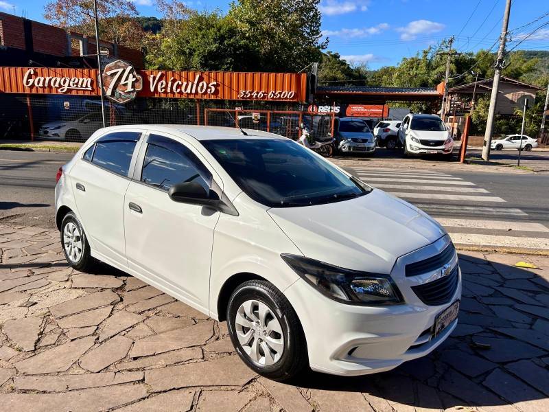 CHEVROLET - ONIX - 2019/2019 - Branca - R$ 54.500,00