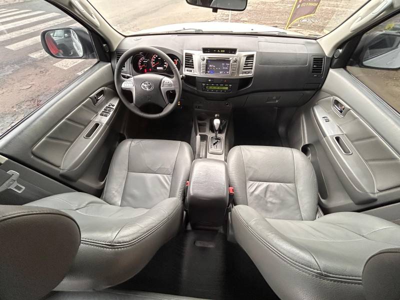 TOYOTA - HILUX - 2014/2014 - Branca - R$ 124.900,00