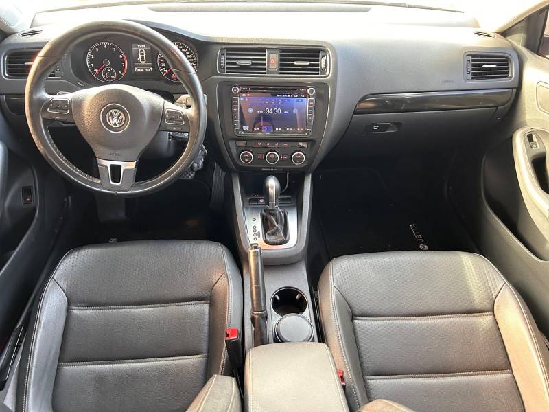 VOLKSWAGEN - JETTA - 2013/2013 - Prata - R$ 65.900,00