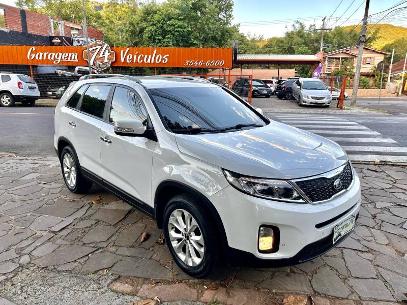 KIA MOTORS - SORENTO - 2015/2015 - Branca - R$ 78.900,00