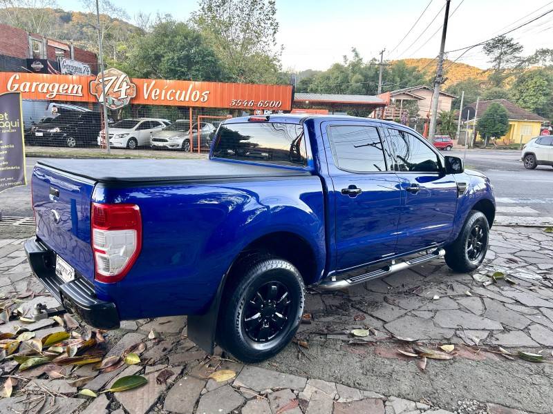 FORD - RANGER - 2013/2014 - Azul - R$ 86.900,00