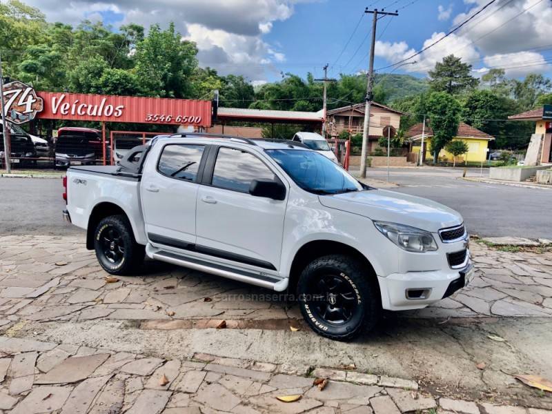 CHEVROLET - S10 - 2015/2016 - Branca - R$ 119.800,00