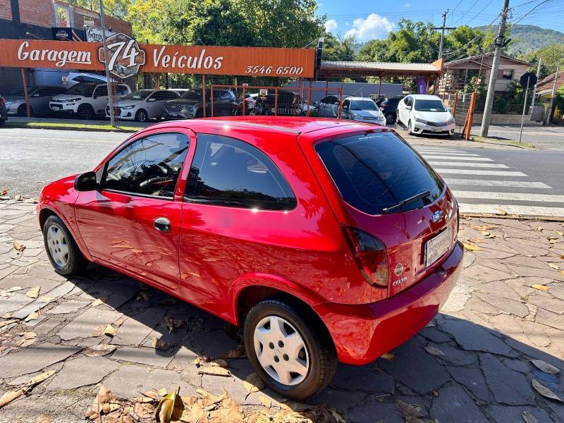 CHEVROLET - CELTA - 2011/2012 - Vermelha - R$ 23.800,00