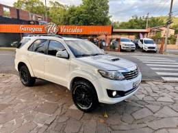 TOYOTA - HILUX SW4 - 2012/2013 - Branca - R$ 145.900,00