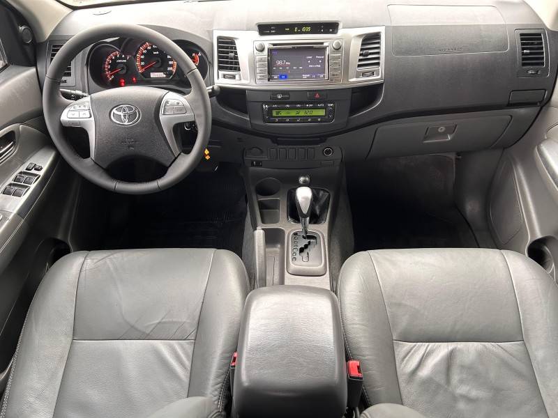 TOYOTA - HILUX - 2014/2014 - Branca - R$ 124.900,00