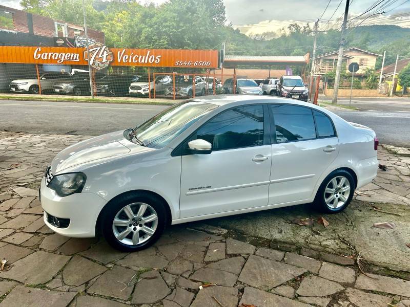 VOLKSWAGEN - POLO SEDAN - 2012/2013 - Preta - R$ 46.900,00