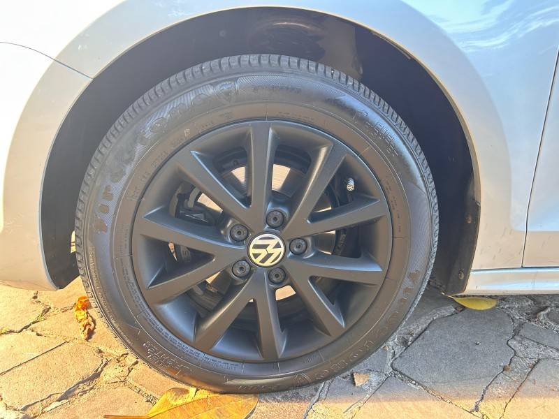 VOLKSWAGEN - JETTA - 2013/2013 - Prata - R$ 65.900,00