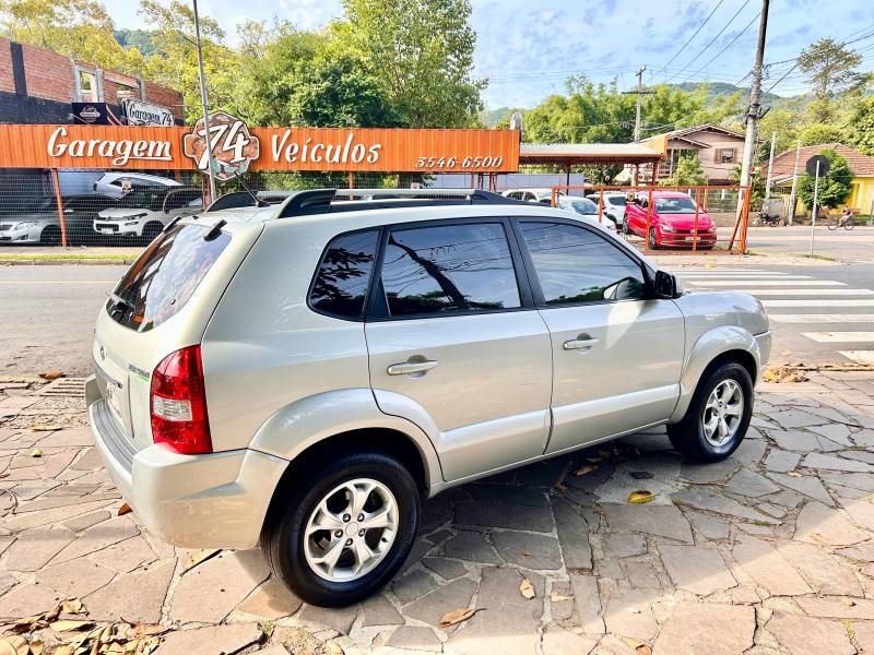 HYUNDAI - TUCSON - 2012/2013 - Prata - R$ 51.900,00