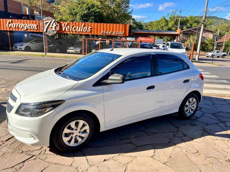CHEVROLET - ONIX - 2019/2019 - Branca - R$ 54.500,00