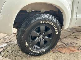 TOYOTA - HILUX - 2014/2014 - Branca - R$ 124.900,00