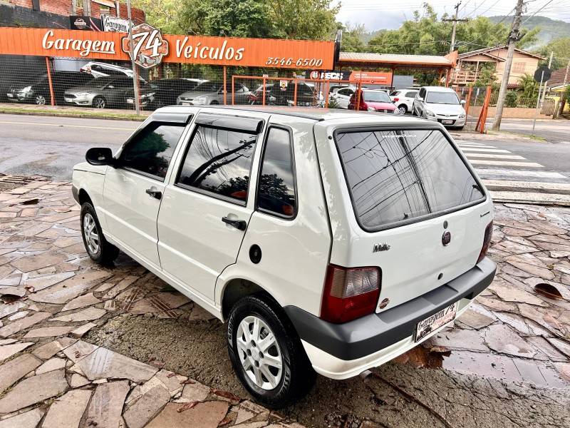 FIAT - UNO - 2011/2012 - Branca - R$ 25.900,00