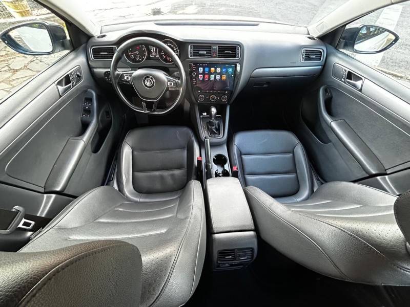 VOLKSWAGEN - JETTA - 2017/2017 - Branca - R$ 80.900,00