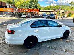 VOLKSWAGEN - JETTA - 2017/2017 - Branca - R$ 80.900,00