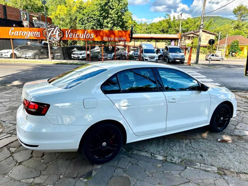 VOLKSWAGEN - JETTA - 2017/2017 - Branca - R$ 80.900,00
