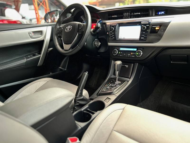 TOYOTA - COROLLA - 2016/2017 - Branca - R$ 94.900,00