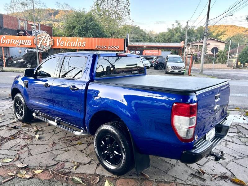 FORD - RANGER - 2013/2014 - Azul - R$ 86.900,00