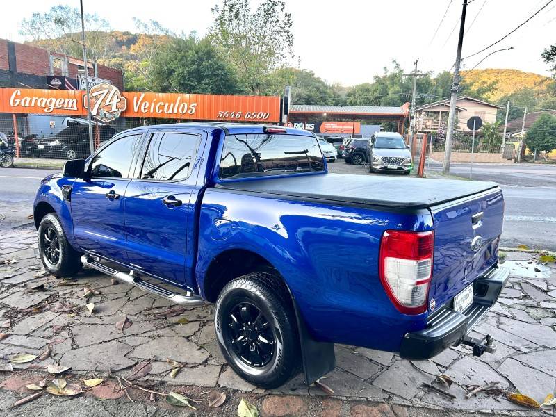 FORD - RANGER - 2013/2014 - Azul - R$ 86.900,00
