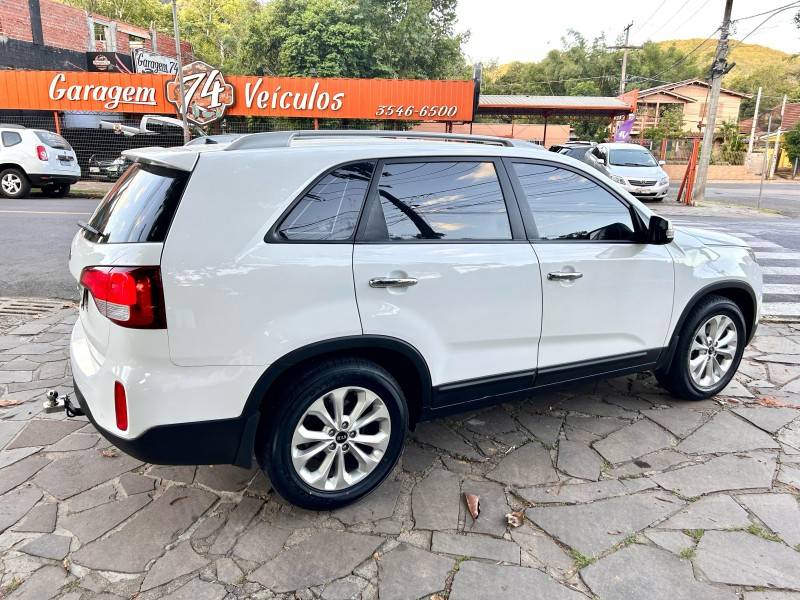 KIA MOTORS - SORENTO - 2015/2015 - Branca - R$ 78.900,00