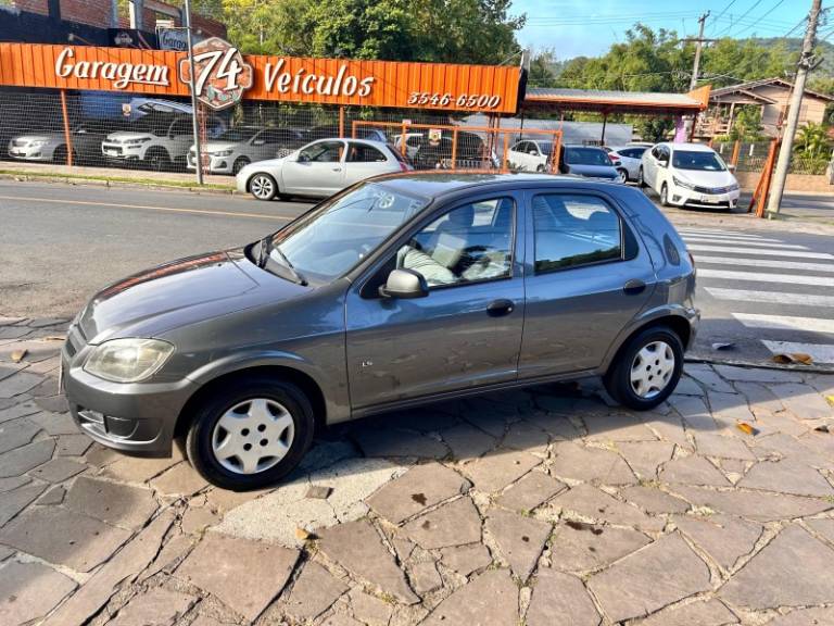 CHEVROLET - CELTA - 2011/2012 - Cinza - R$ 27.800,00