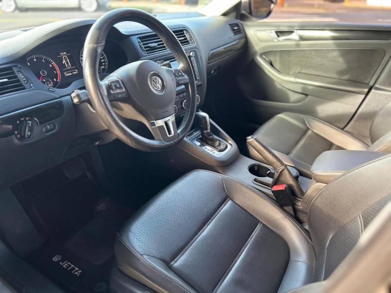 VOLKSWAGEN - JETTA - 2013/2013 - Prata - R$ 65.900,00