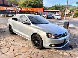VOLKSWAGEN - JETTA - 2013/2013 - Prata - R$ 65.900,00