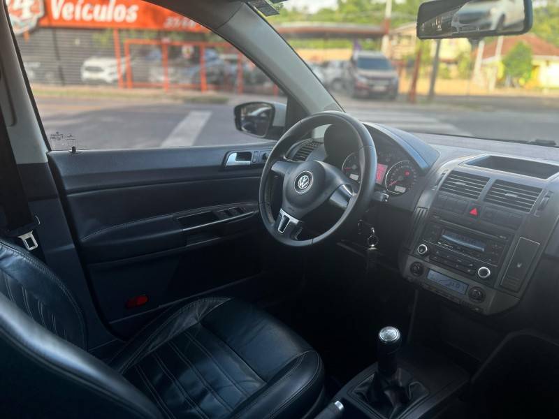 VOLKSWAGEN - POLO SEDAN - 2012/2013 - Preta - R$ 46.900,00