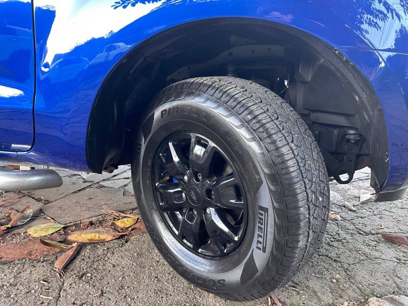FORD - RANGER - 2013/2014 - Azul - R$ 86.900,00
