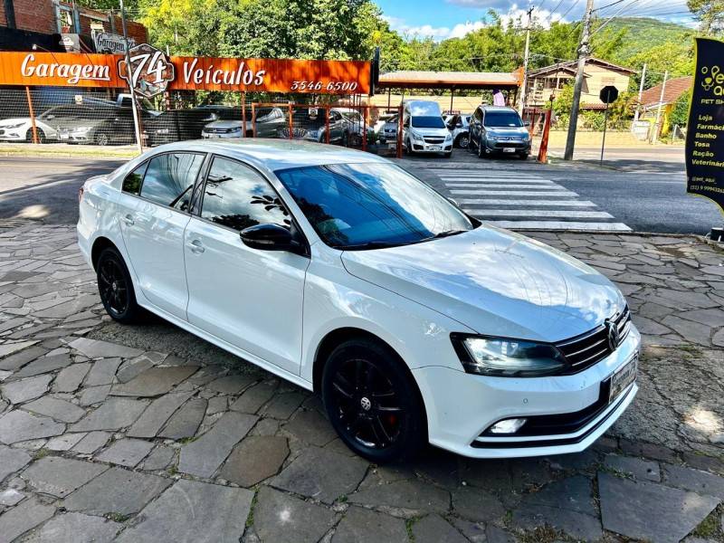 VOLKSWAGEN - JETTA - 2017/2017 - Branca - R$ 80.900,00