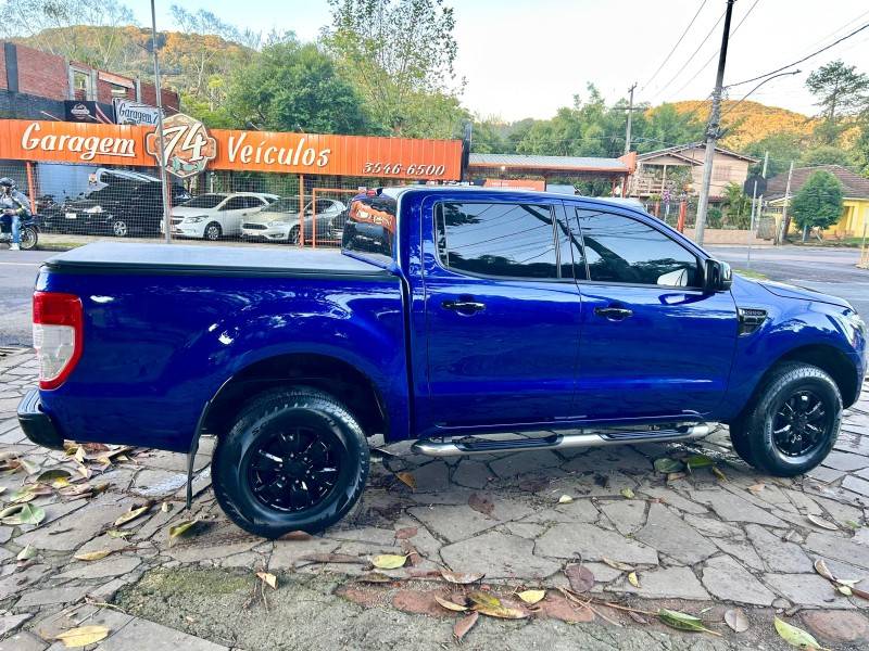 FORD - RANGER - 2013/2014 - Azul - R$ 86.900,00